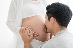 刚怀孕吕梁如何做怀孕亲子鉴定，在吕梁怀孕几个月办理亲子鉴定准确吗